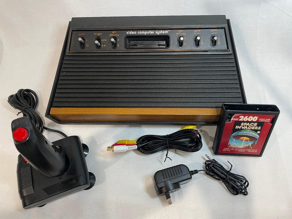 Console Atari 2600 En Boite + 2 Télécommandes + Space Console Atari 2600 En Boite + 2 Télécommandes + Space